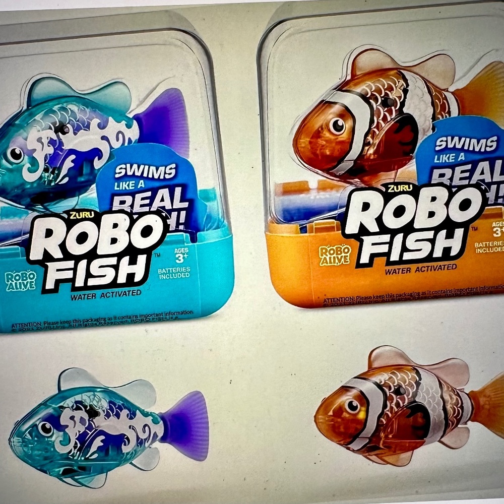 ZURU Robo Alive Robo Fish 2PK Color Changing Robotic Swimming Toy Fish